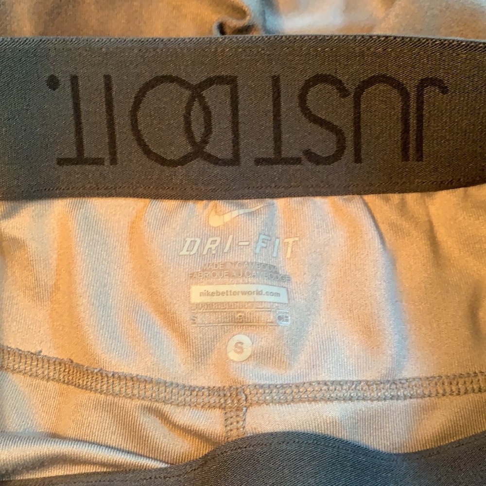 Nike Women’s Capris - Picture 2 of 9